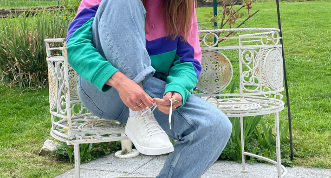 Ambassadrice de SAOLA, Julia Wencker, qui porte ses chaussures SAOLA : Les Cannon Knit 3 White