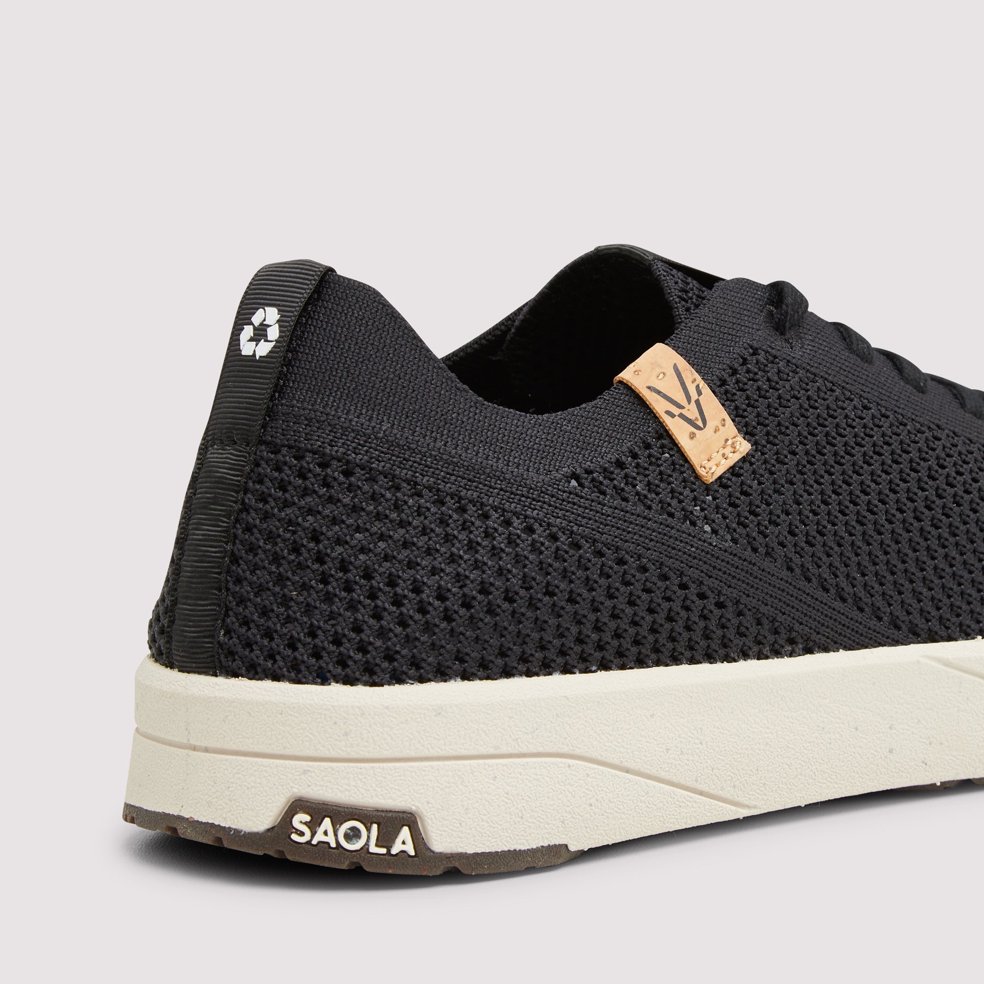 Ezo M Black