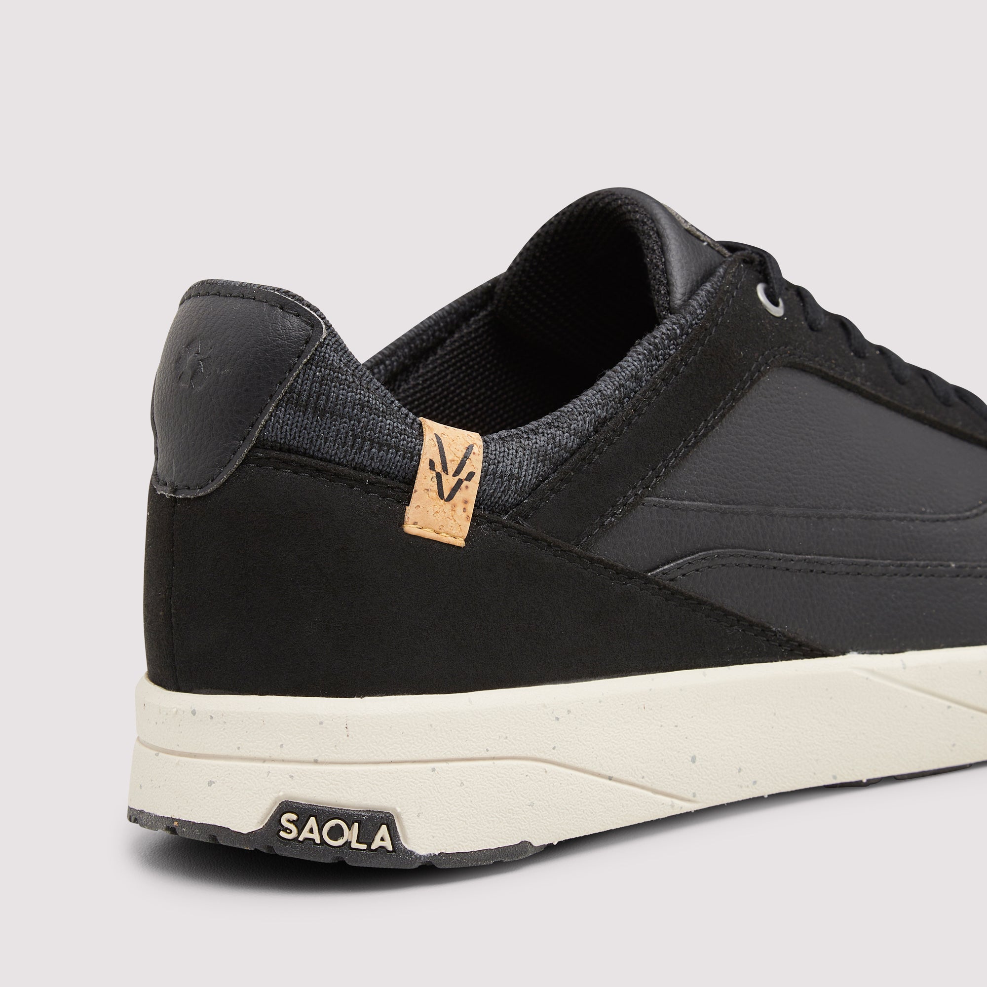 Quito W Black