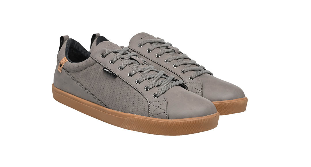 Chaussures homme de couleur gris vue d'ensemble coté droit