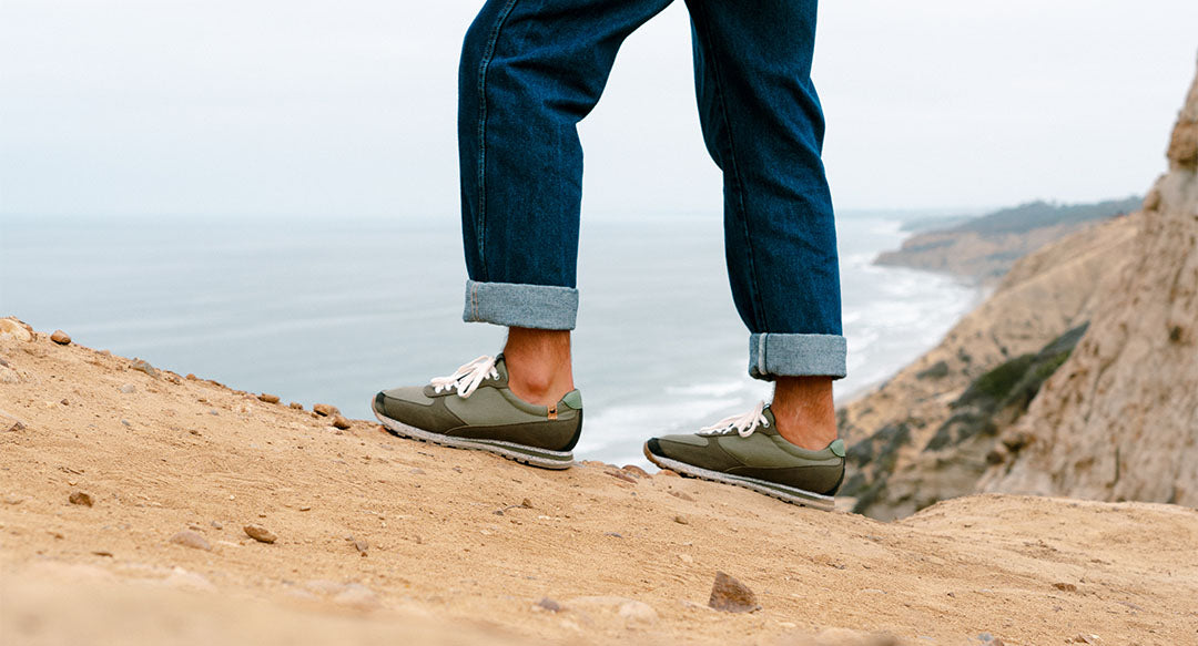 Chaussures homme de couleur Vert Olive portées vue d'ensemble du côté gauche