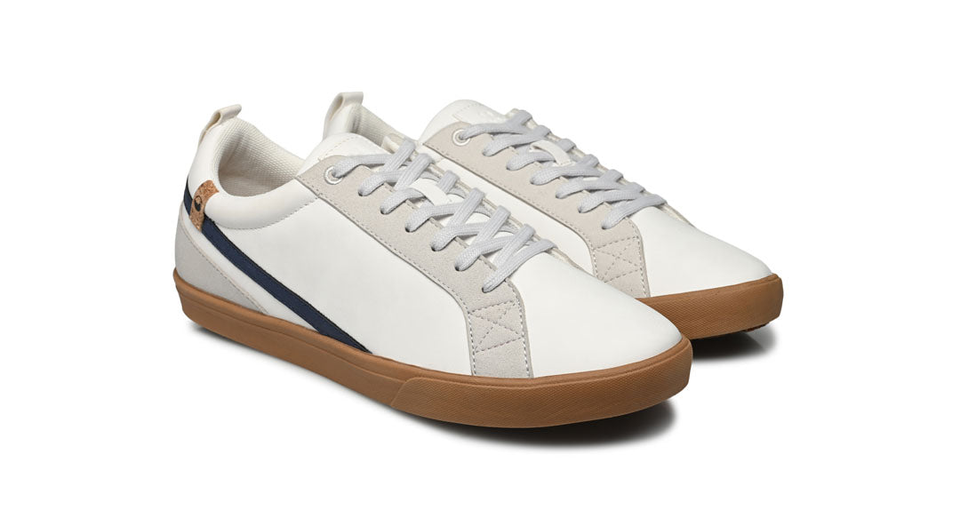 Baskets homme de couleur white navy vue d'ensemble coté droit